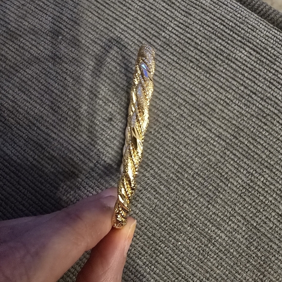 21kgp Dubai Jewelry Elegant Gold-Tone Twisted Bangles - Picture 8 of 10